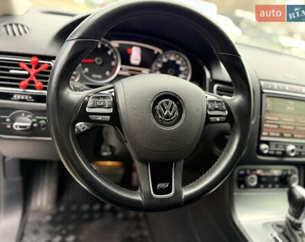 Сірий Фольксваген Туарег, об'ємом двигуна 3 л та пробігом 235 тис. км за 27500 $, фото 28 на Automoto.ua