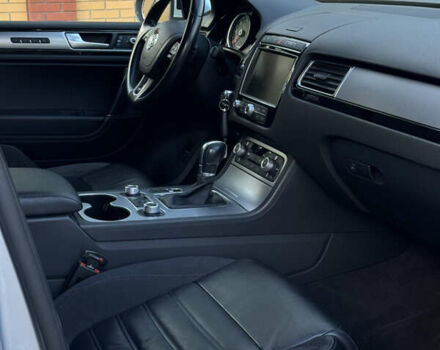 Серый Фольксваген Туарег, объемом двигателя 3 л и пробегом 149 тыс. км за 36000 $, фото 50 на Automoto.ua