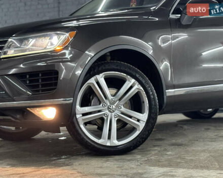 Сірий Фольксваген Туарег, об'ємом двигуна 3.6 л та пробігом 240 тис. км за 17800 $, фото 5 на Automoto.ua