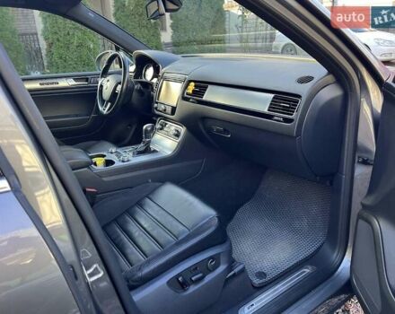 Серый Фольксваген Туарег, объемом двигателя 2.97 л и пробегом 191 тыс. км за 33999 $, фото 49 на Automoto.ua