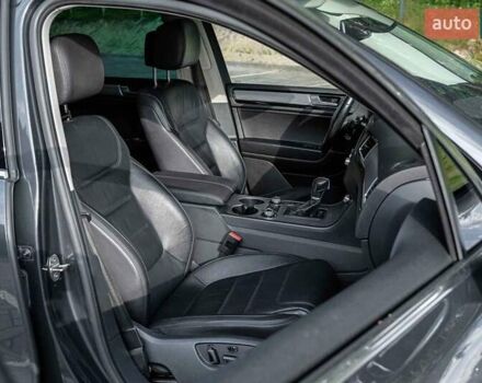 Фольксваген Туарег 2016 в Луцке на Automoto.ua Серый Фольксваген Туарег, объемом двигателя 2.97 л и пробегом 181 тыс. км за 35000 $, фото 41 на Automoto.ua