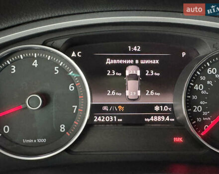 Сірий Фольксваген Туарег, об'ємом двигуна 3.6 л та пробігом 240 тис. км за 17800 $, фото 71 на Automoto.ua