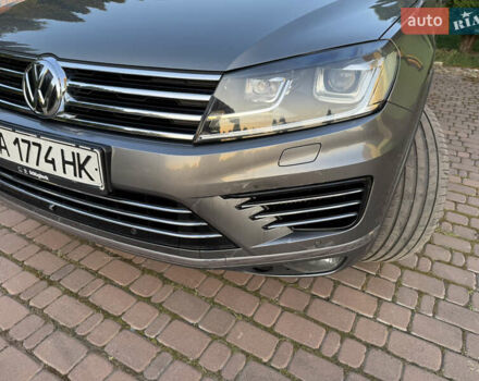 Серый Фольксваген Туарег, объемом двигателя 3 л и пробегом 267 тыс. км за 35000 $, фото 16 на Automoto.ua