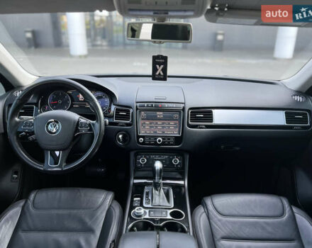 Фольксваген Туарег 2016 в Киеве на Automoto.ua Серый Фольксваген Туарег, объемом двигателя 3 л и пробегом 196 тыс. км за 21900 $, фото 24 на Automoto.ua
