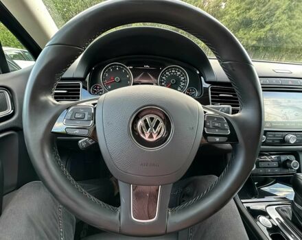 Серый Фольксваген Туарег, объемом двигателя 3.6 л и пробегом 74 тыс. км за 13200 $, фото 7 на Automoto.ua