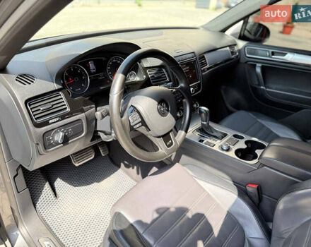 Серый Фольксваген Туарег, объемом двигателя 2.97 л и пробегом 191 тыс. км за 29300 $, фото 8 на Automoto.ua
