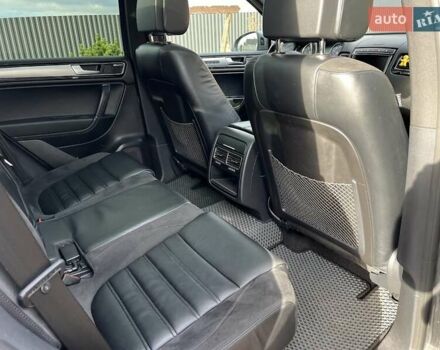 Серый Фольксваген Туарег, объемом двигателя 2.97 л и пробегом 191 тыс. км за 33999 $, фото 28 на Automoto.ua