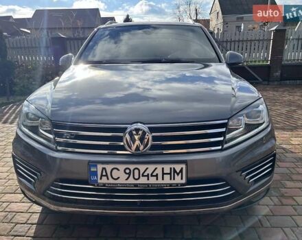 Серый Фольксваген Туарег, объемом двигателя 2.97 л и пробегом 191 тыс. км за 33999 $, фото 2 на Automoto.ua