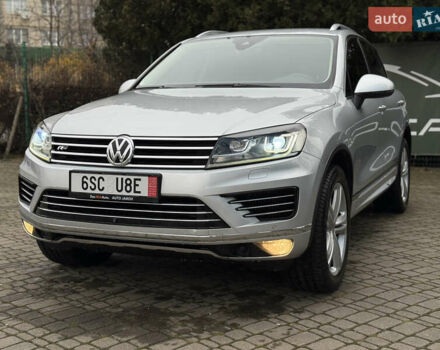 Сірий Фольксваген Туарег, об'ємом двигуна 3 л та пробігом 235 тис. км за 27500 $, фото 2 на Automoto.ua