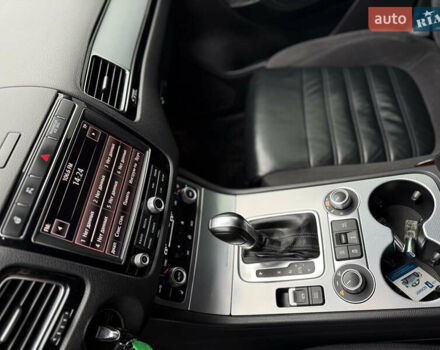 Сірий Фольксваген Туарег, об'ємом двигуна 3 л та пробігом 235 тис. км за 27500 $, фото 30 на Automoto.ua