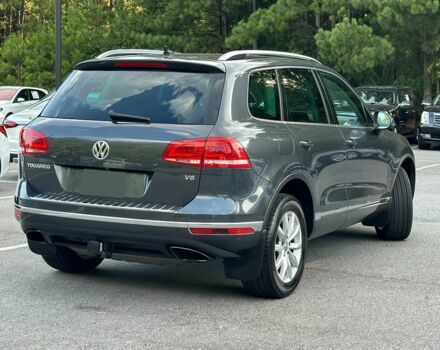 Серый Фольксваген Туарег, объемом двигателя 3.6 л и пробегом 74 тыс. км за 13200 $, фото 2 на Automoto.ua