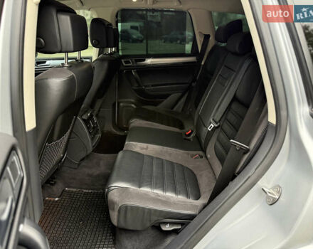 Сірий Фольксваген Туарег, об'ємом двигуна 3 л та пробігом 235 тис. км за 27500 $, фото 34 на Automoto.ua