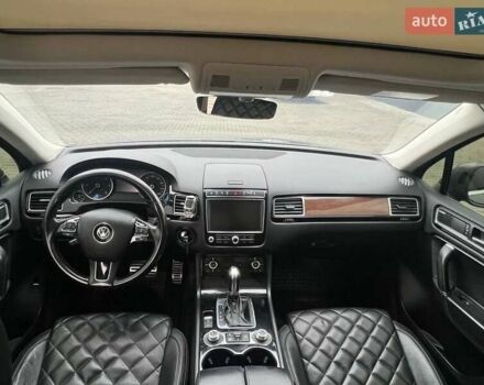 Серый Фольксваген Туарег, объемом двигателя 3 л и пробегом 270 тыс. км за 29999 $, фото 68 на Automoto.ua