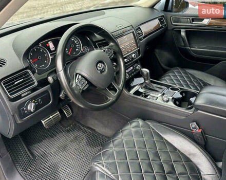 Серый Фольксваген Туарег, объемом двигателя 2.97 л и пробегом 268 тыс. км за 24439 $, фото 7 на Automoto.ua
