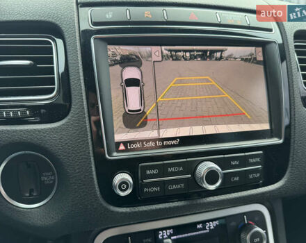 Серый Фольксваген Туарег, объемом двигателя 3.6 л и пробегом 240 тыс. км за 17700 $, фото 38 на Automoto.ua