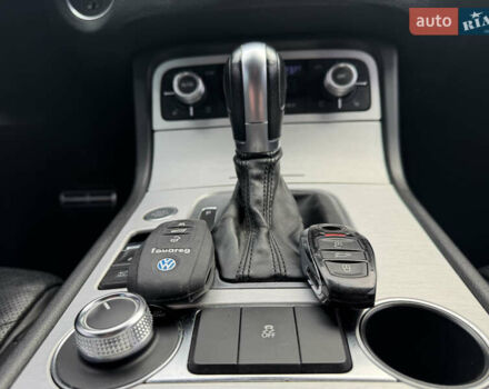 Серый Фольксваген Туарег, объемом двигателя 3.6 л и пробегом 240 тыс. км за 17700 $, фото 29 на Automoto.ua