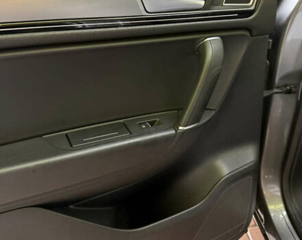 Серый Фольксваген Туарег, объемом двигателя 3 л и пробегом 267 тыс. км за 35000 $, фото 36 на Automoto.ua