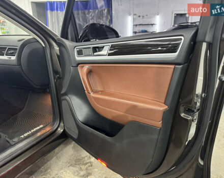 Сірий Фольксваген Туарег, об'ємом двигуна 3.6 л та пробігом 240 тис. км за 17800 $, фото 39 на Automoto.ua