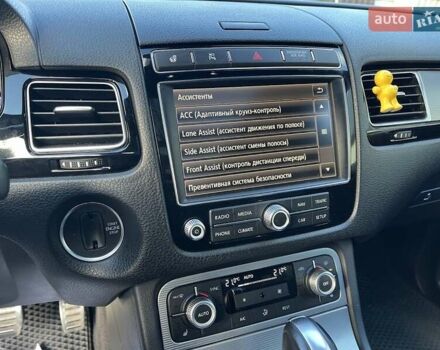 Серый Фольксваген Туарег, объемом двигателя 2.97 л и пробегом 191 тыс. км за 33999 $, фото 57 на Automoto.ua