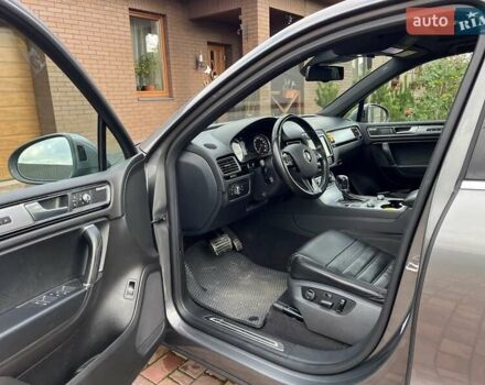 Серый Фольксваген Туарег, объемом двигателя 2.97 л и пробегом 191 тыс. км за 33999 $, фото 20 на Automoto.ua