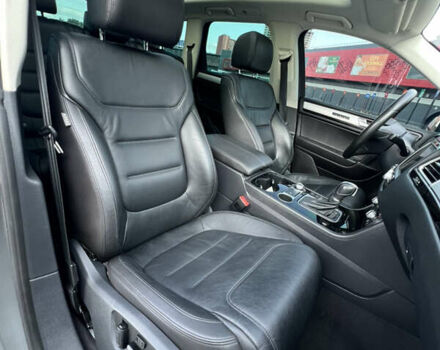 Фольксваген Туарег 2016 в Киеве на Automoto.ua Серый Фольксваген Туарег, объемом двигателя 3 л и пробегом 196 тыс. км за 21900 $, фото 15 на Automoto.ua