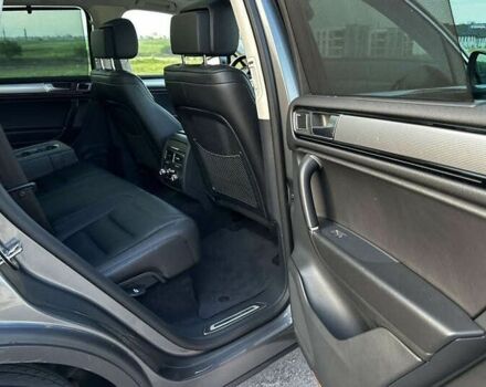 Серый Фольксваген Туарег, объемом двигателя 3 л и пробегом 139 тыс. км за 23200 $, фото 21 на Automoto.ua