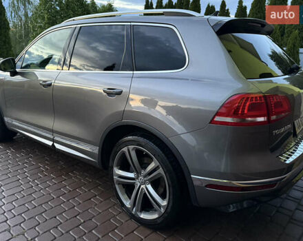Серый Фольксваген Туарег, объемом двигателя 3 л и пробегом 267 тыс. км за 35000 $, фото 2 на Automoto.ua