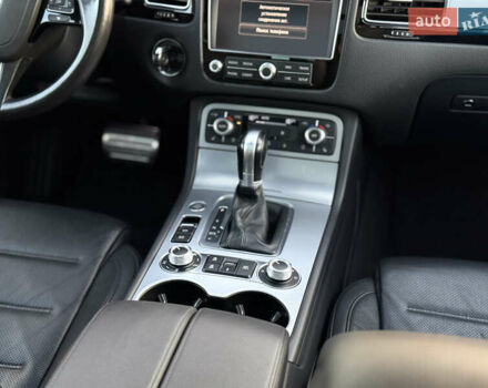 Серый Фольксваген Туарег, объемом двигателя 3 л и пробегом 198 тыс. км за 25900 $, фото 25 на Automoto.ua