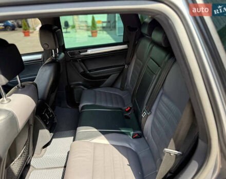 Серый Фольксваген Туарег, объемом двигателя 2.97 л и пробегом 191 тыс. км за 29300 $, фото 12 на Automoto.ua