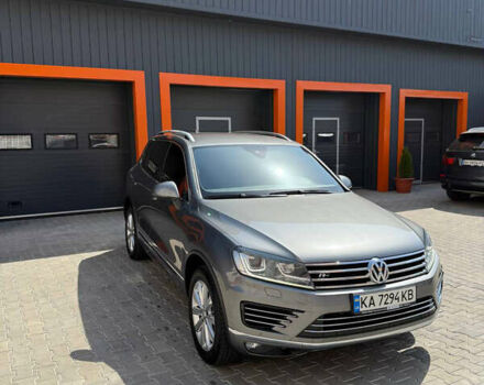 Серый Фольксваген Туарег, объемом двигателя 2.97 л и пробегом 191 тыс. км за 29300 $, фото 2 на Automoto.ua