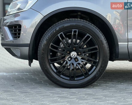 Фольксваген Туарег 2016 в Киеве на Automoto.ua Серый Фольксваген Туарег, объемом двигателя 3 л и пробегом 196 тыс. км за 21900 $, фото 3 на Automoto.ua