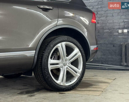 Сірий Фольксваген Туарег, об'ємом двигуна 3.6 л та пробігом 240 тис. км за 17800 $, фото 6 на Automoto.ua