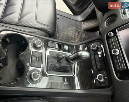 Сірий Фольксваген Туарег, об'ємом двигуна 2.97 л та пробігом 106 тис. км за 32800 $, фото 13 на Automoto.ua