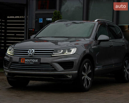Серый Фольксваген Туарег, объемом двигателя 3.6 л и пробегом 118 тыс. км за 18500 $, фото 3 на Automoto.ua
