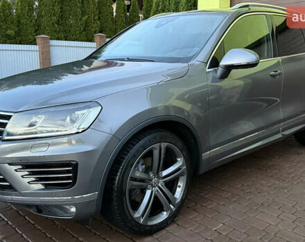 Серый Фольксваген Туарег, объемом двигателя 3 л и пробегом 267 тыс. км за 35000 $, фото 1 на Automoto.ua