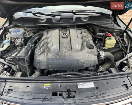 Серый Фольксваген Туарег, объемом двигателя 2.97 л и пробегом 191 тыс. км за 33999 $, фото 17 на Automoto.ua