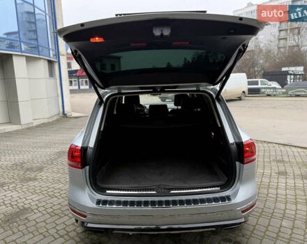 Сірий Фольксваген Туарег, об'ємом двигуна 3 л та пробігом 235 тис. км за 27500 $, фото 37 на Automoto.ua