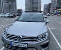 Сірий Фольксваген Туарег, об'ємом двигуна 3 л та пробігом 167 тис. км за 33000 $, фото 2 на Automoto.ua