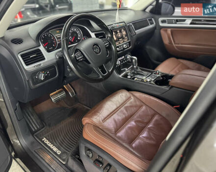 Сірий Фольксваген Туарег, об'ємом двигуна 3.6 л та пробігом 240 тис. км за 17800 $, фото 20 на Automoto.ua