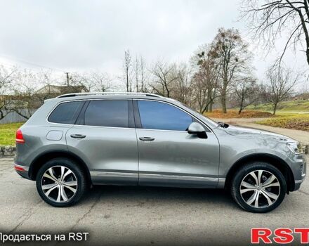 Серый Фольксваген Туарег, объемом двигателя 3 л и пробегом 109 тыс. км за 31500 $, фото 4 на Automoto.ua