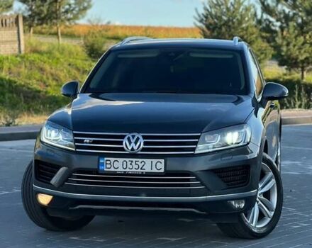 Серый Фольксваген Туарег, объемом двигателя 3 л и пробегом 250 тыс. км за 25900 $, фото 1 на Automoto.ua