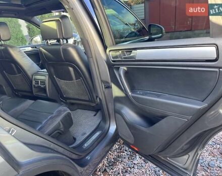 Серый Фольксваген Туарег, объемом двигателя 2.97 л и пробегом 191 тыс. км за 33999 $, фото 48 на Automoto.ua