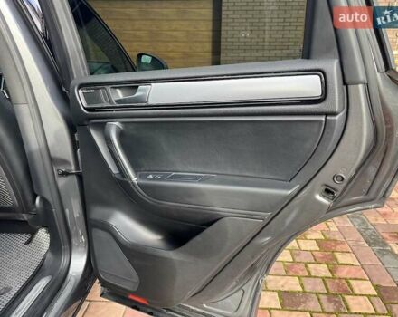 Серый Фольксваген Туарег, объемом двигателя 2.97 л и пробегом 191 тыс. км за 33999 $, фото 29 на Automoto.ua