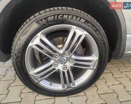 Фольксваген Туарег 2016 в Хмельницком на Automoto.ua Серый Фольксваген Туарег, объемом двигателя 2.97 л и пробегом 278 тыс. км за 30500 $, фото 70 на Automoto.ua