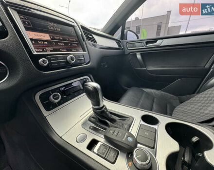 Серый Фольксваген Туарег, объемом двигателя 3.6 л и пробегом 240 тыс. км за 17700 $, фото 22 на Automoto.ua