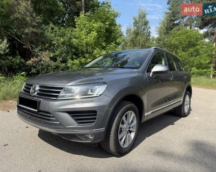 Серый Фольксваген Туарег, объемом двигателя 3 л и пробегом 223 тыс. км за 30000 $, фото 1 на Automoto.ua