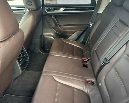 Серый Фольксваген Туарег, объемом двигателя 3 л и пробегом 230 тыс. км за 32000 $, фото 9 на Automoto.ua