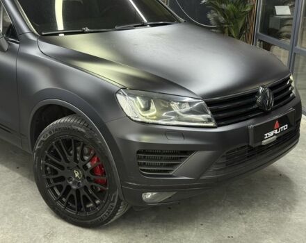 Серый Фольксваген Туарег, объемом двигателя 3 л и пробегом 162 тыс. км за 760 $, фото 1 на Automoto.ua
