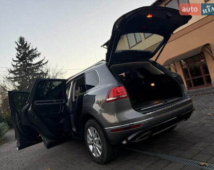 Серый Фольксваген Туарег, объемом двигателя 2.97 л и пробегом 139 тыс. км за 33900 $, фото 46 на Automoto.ua