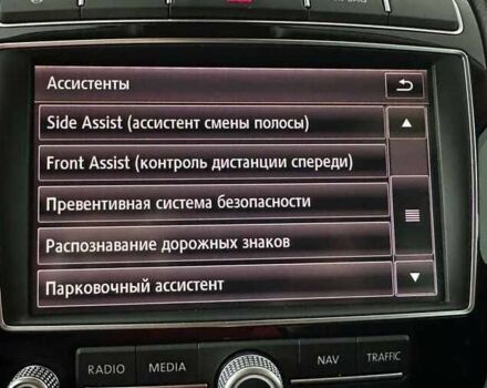 Серый Фольксваген Туарег, объемом двигателя 3 л и пробегом 130 тыс. км за 24000 $, фото 13 на Automoto.ua